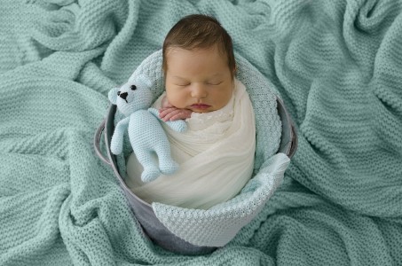 baby in mint bojama
